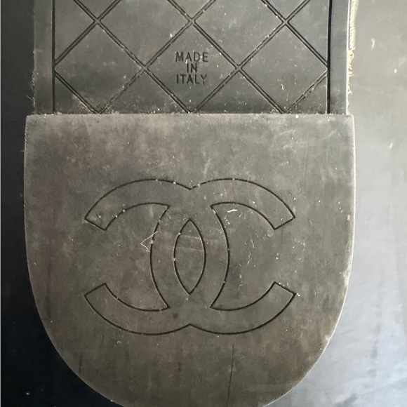 Chanel Black Leather CC Thong Espadrille Sandals with Gold Chain Detail - Picture 9 of 12